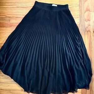Wilfred Black Twirl Pleated Skirt